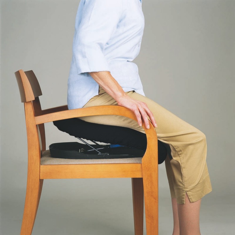 Соскочить со стула. Подушка для вставания со стула. Приспособление для вставания со стула. Ортопедическое сиденье на стул. Стул подставка.