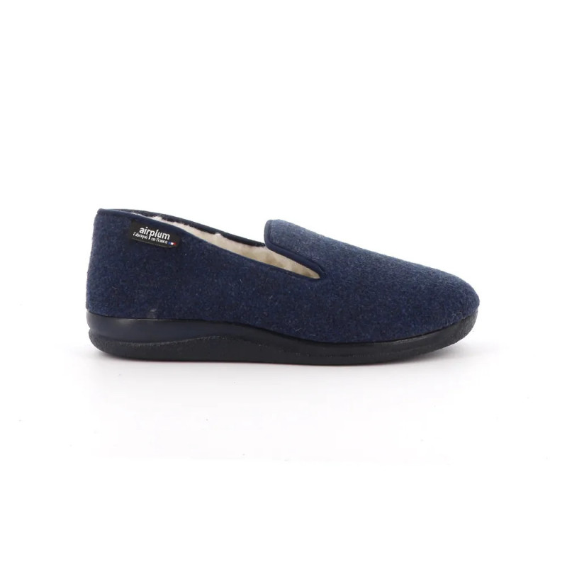 Vue de profil d'une charentaise homme Airplum bleu marine avec semelle noire