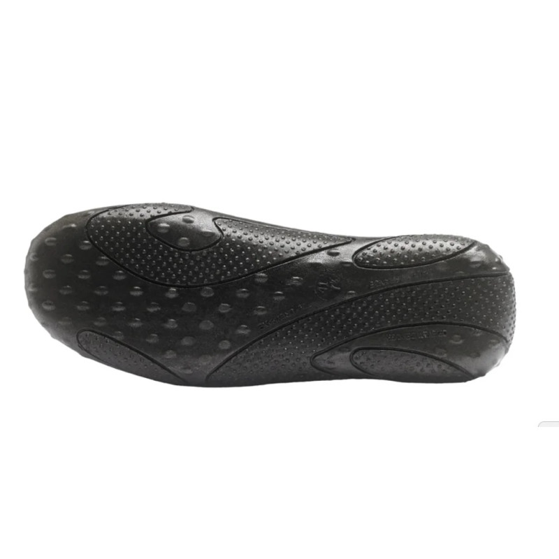 Détail de la semelle noire antidérapante Airflex avec reliefs d'adhérence
