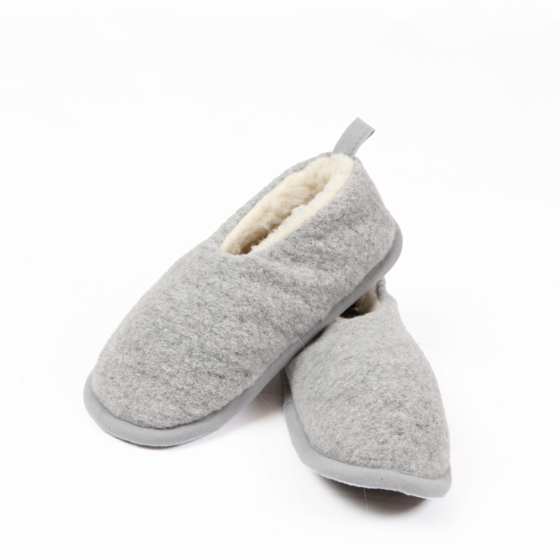 Paire de chaussons gris en laine mérinos avec intérieur chaud et douillet