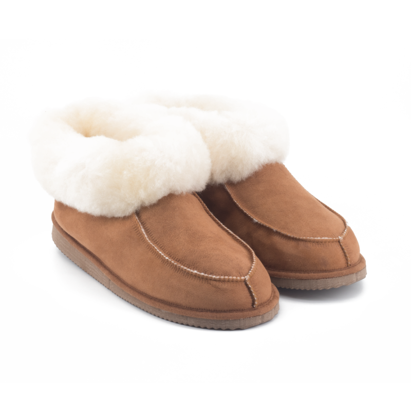 Chaussons montants marron en peau de mouton avec rebords en laine blanche